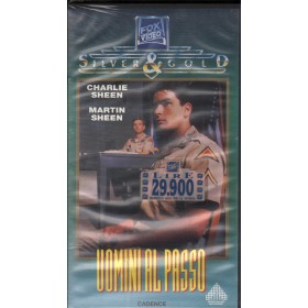 Uomini Al Passo VHS Martin Sheen Univideo - 993415 Sigillato Uomini Al Passo VHS Martin Sheen Univideo - 993415 Sigillato
