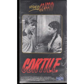 Cortile VHS Antonio Petrucci Univideo – CN55292 Sigillato Cortile VHS Antonio Petrucci Univideo – CN55292 Sigillato