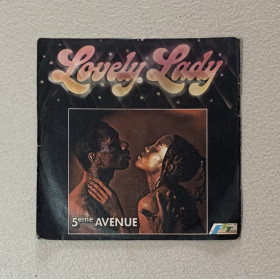 5ème Avenue Vinile 7" 45 giri Lovely Lady / F1 Team – P501 Nuovo 5ème Avenue Vinile 7" 45 giri Lovely Lady / F1 Team – P501 Nuovo