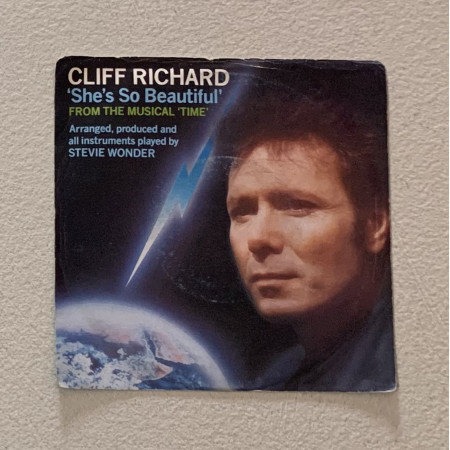 Cliff Richard Vinile 7" 45 giri She's So Beautiful / EMI – 0062007937 Nuovo