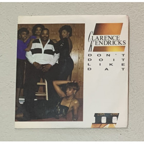 Clarence Kendricks Vinile 7" 45 giri Don't Do It Like Dat / FM13232 Nuovo Clarence Kendricks Vinile 7" 45 giri Don't Do It Like Dat / FM13232 Nuovo